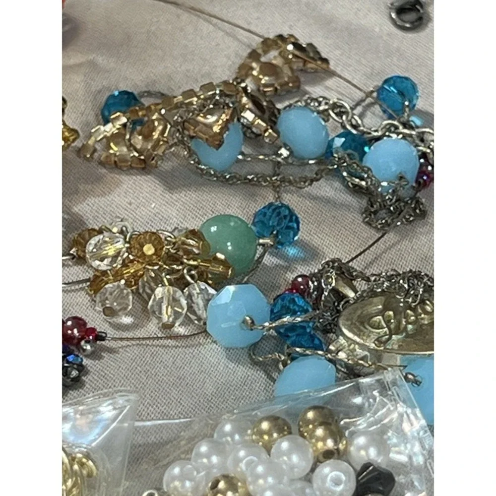 BEAD LOT‎ FOR JEWELRY MAKING SOME VERY GOOD QUALITY (2349)